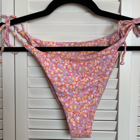 Medium bottoms , small top Skatie swim . - Picture 3 of 3